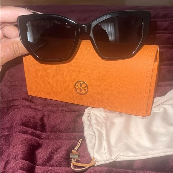 Tory Burch Black Sunglasses with Orange Case - Picture 1 of 7